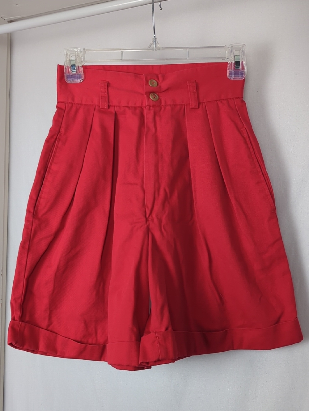 VINTAGE Women's Red High Waisted Pleated Shorts